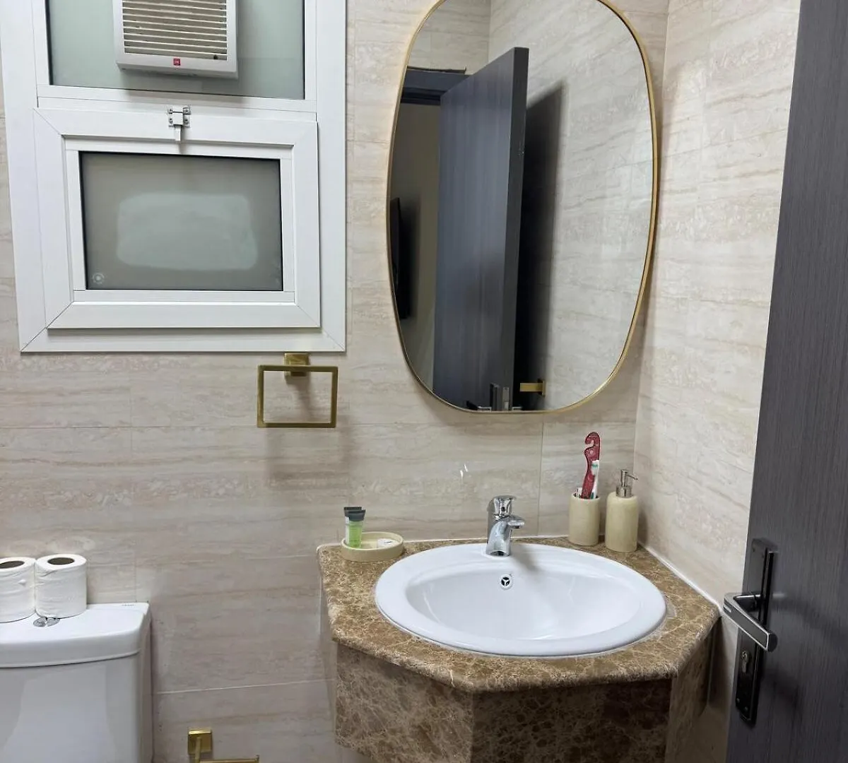 Extraordinary 6 Bedroom Villa In Abu Dhabi - Group Getaway 0*,  Vereinigte Arabische Emirate